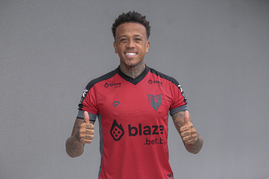 Não fica! Luizão deixa o Atlético-GO após uma temporada pelo clube