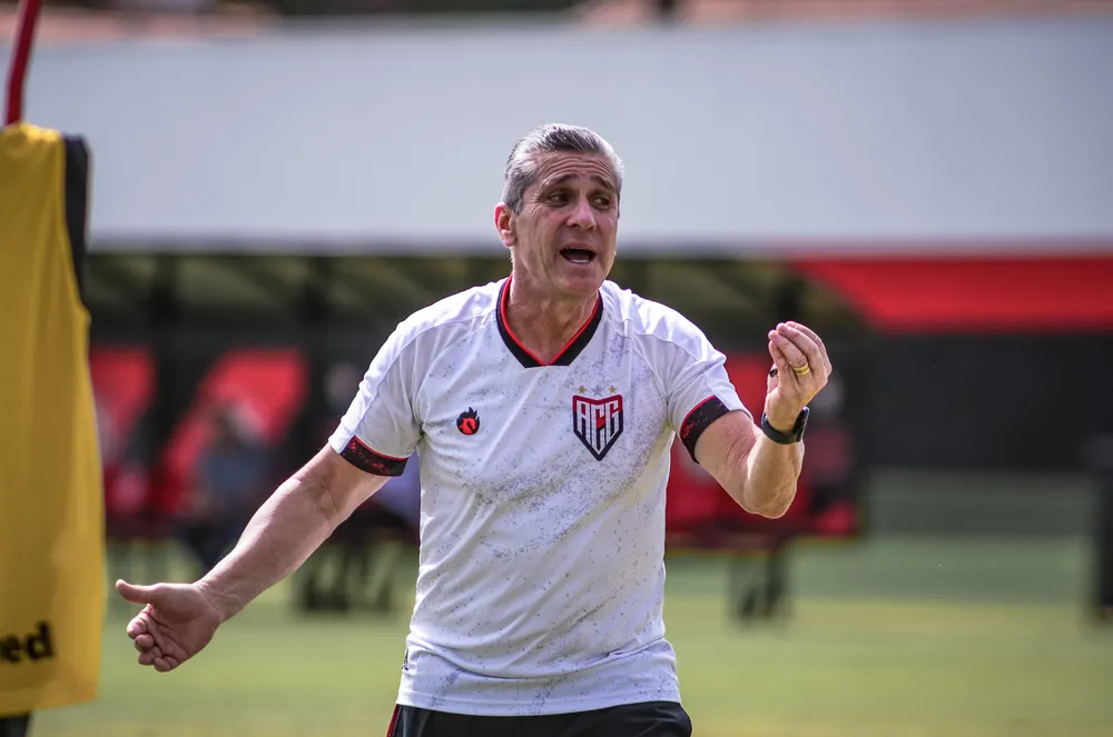 Jorginho: técnico está fora do Atlético— Foto: Alan Deyvid/ACG